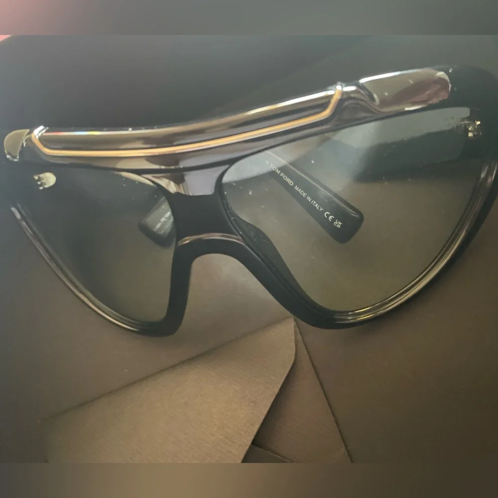 New TOM FORD Rellen Sunglasses in Shiny Black & Terracotta large - Picture 5 of 7